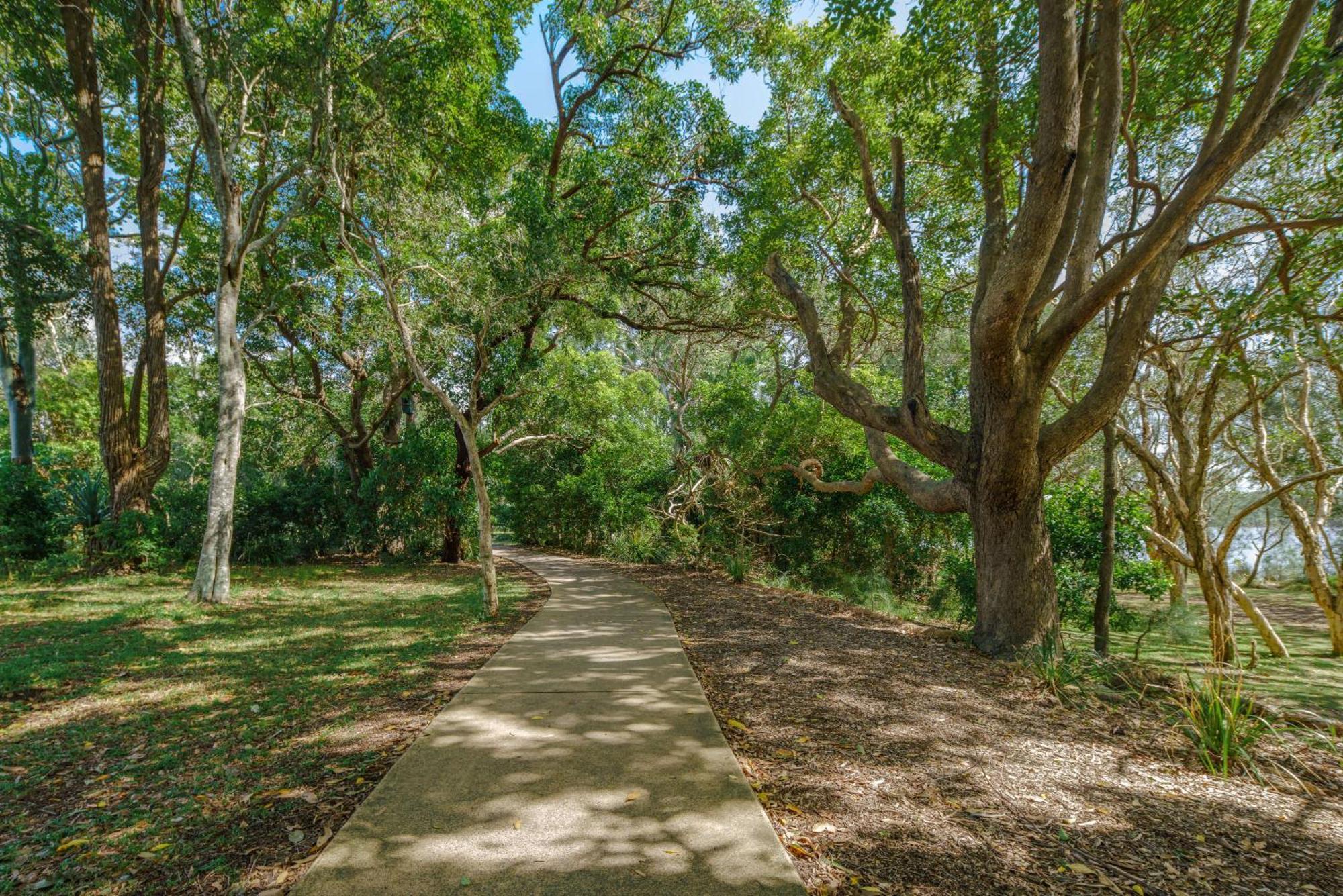 Villa Currimundi Beach House, Walk To Lake & Beach Kawana Waters Exterior foto